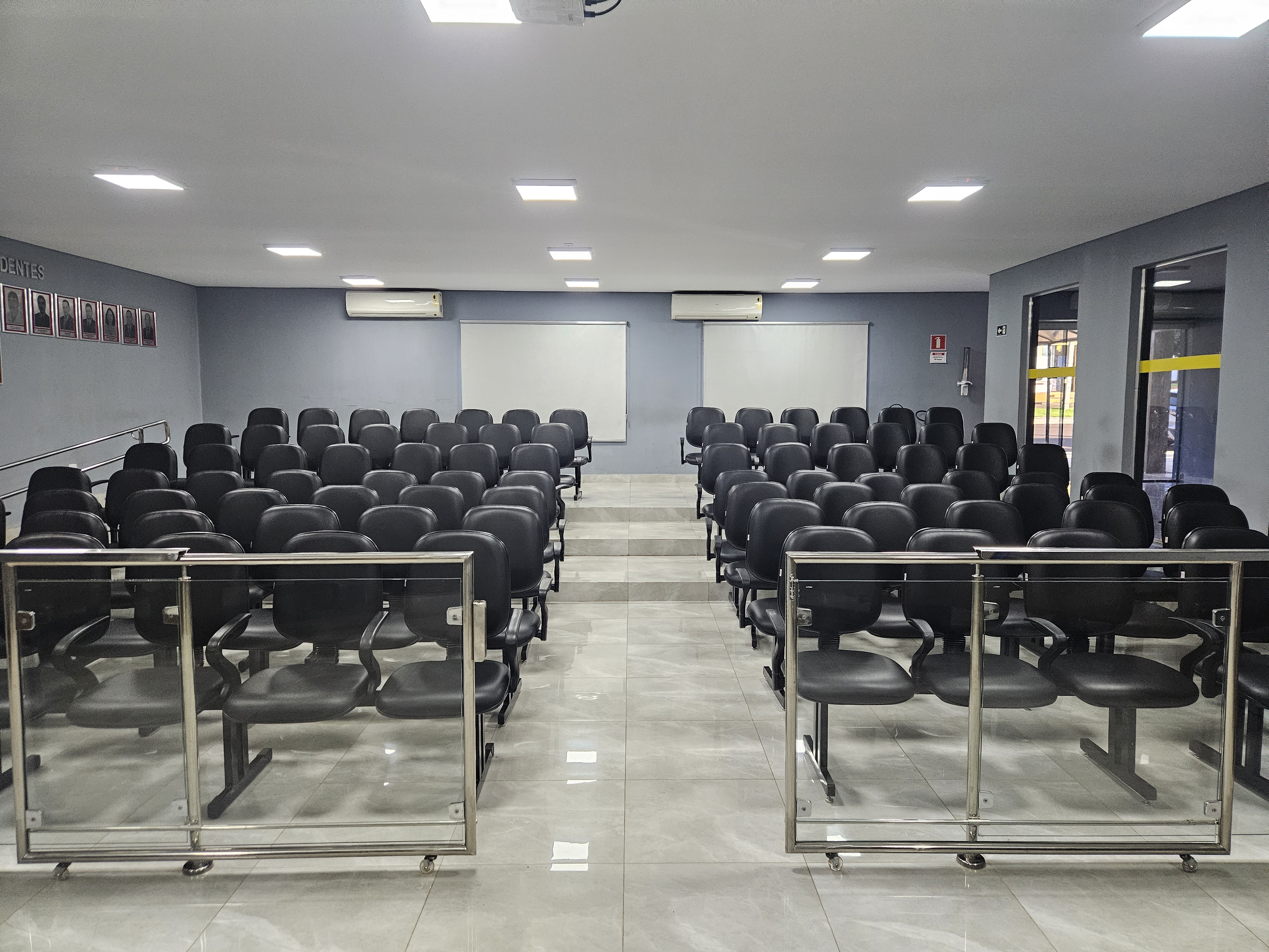 Rampa de acesso do Plenário da Câmara Municipal